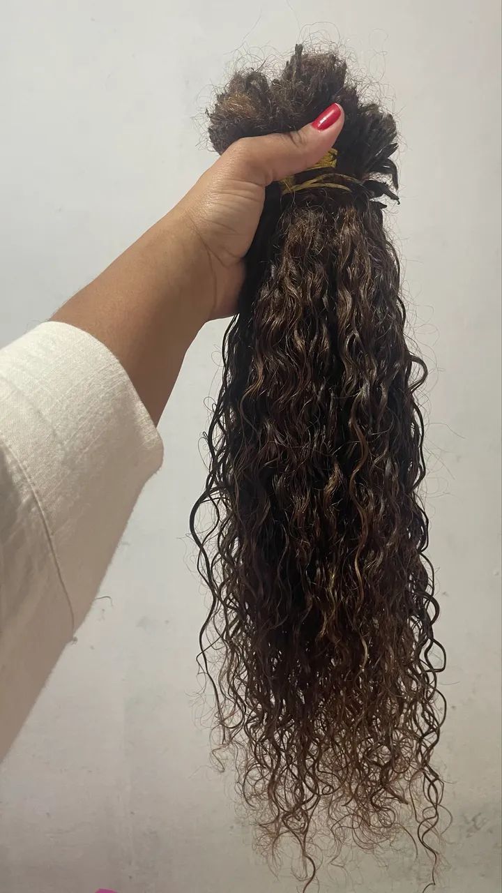 Cabelo humano cacheado a vapor