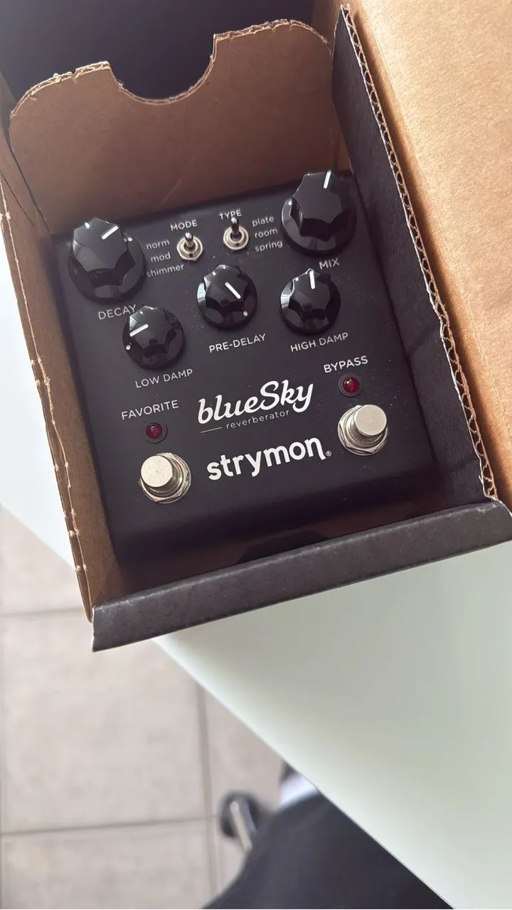 Pedal de guitarra BLUE SKY Black Strymon