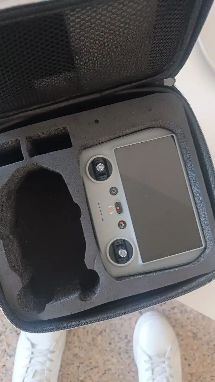 Drone DJI Mini 3 com tela