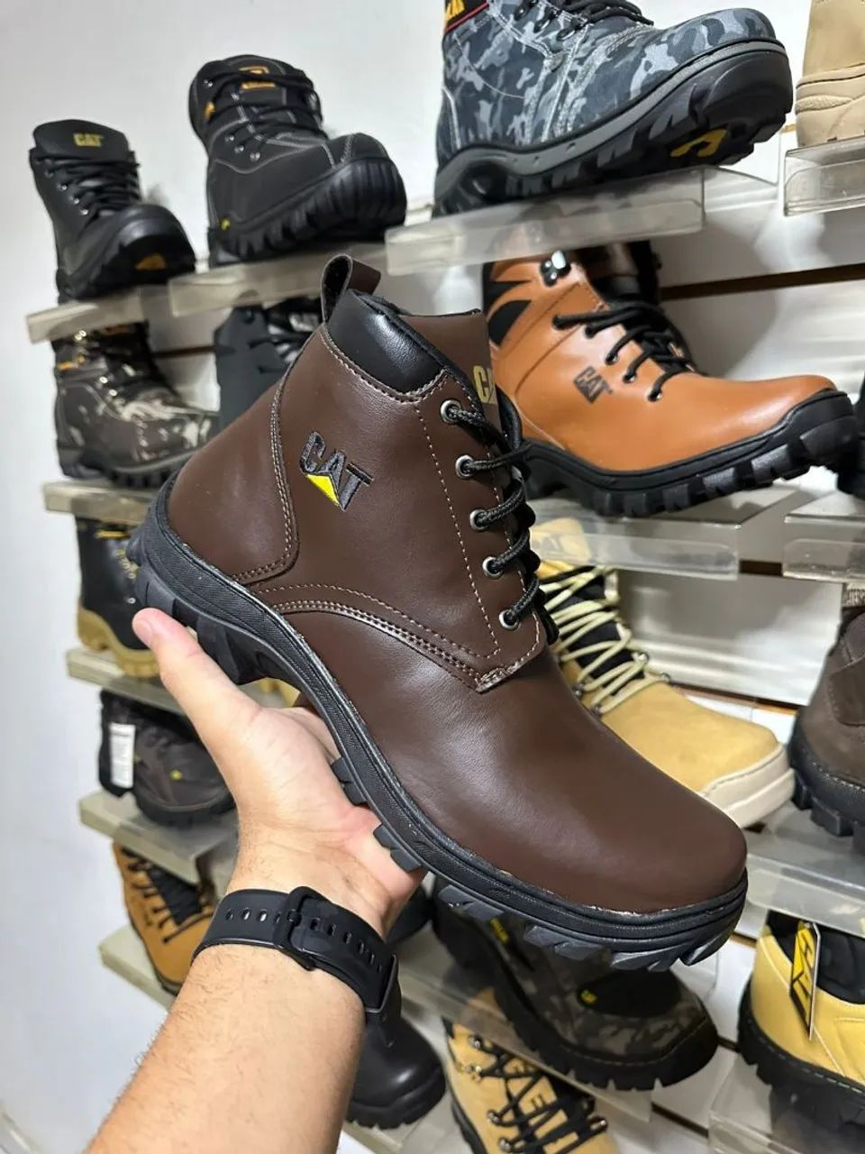 Botas masculina marrom e preta  - Foto 2