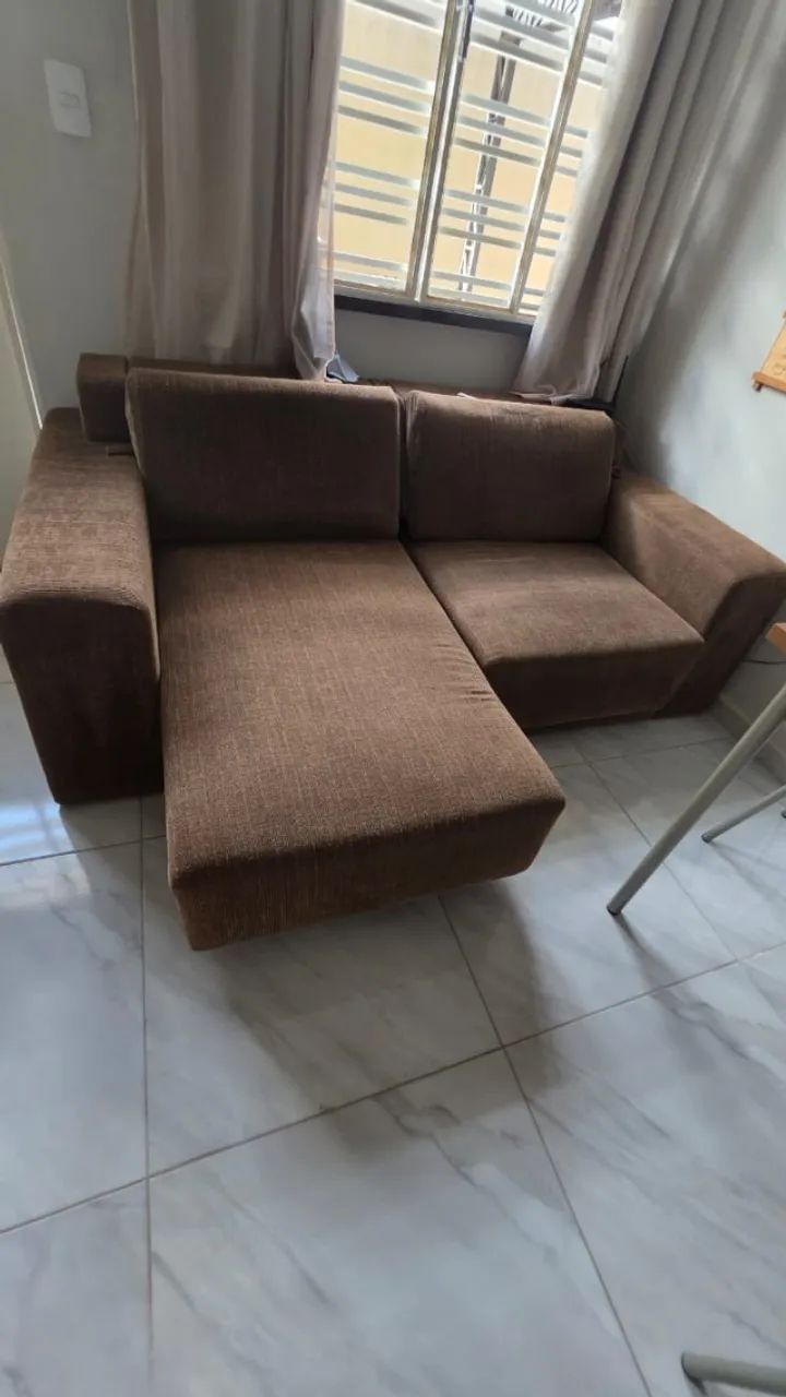 Comfortable sofa in excellent condition436600667469271040