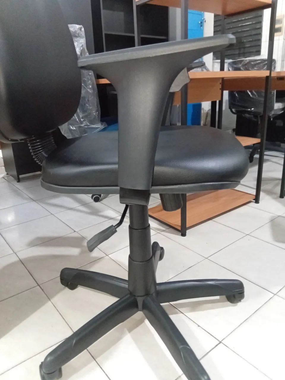 Cadeira diretor em courrissimo  - Foto 4