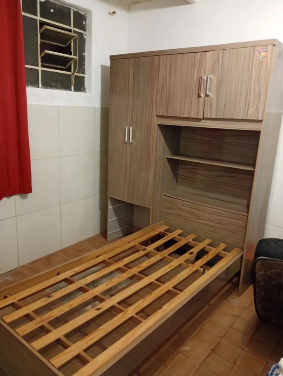 Vendo guarda-roupas com cama embutida 