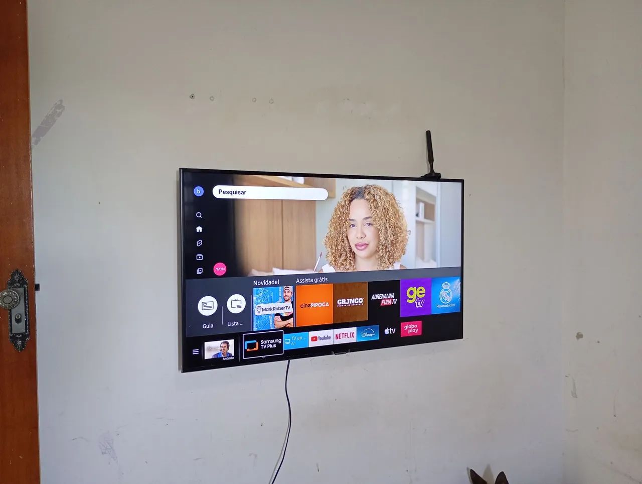 Tv smart 4k Samsung Crystal 55 polegadas Alexa wi-fi bluetooth novinha  - Foto 4