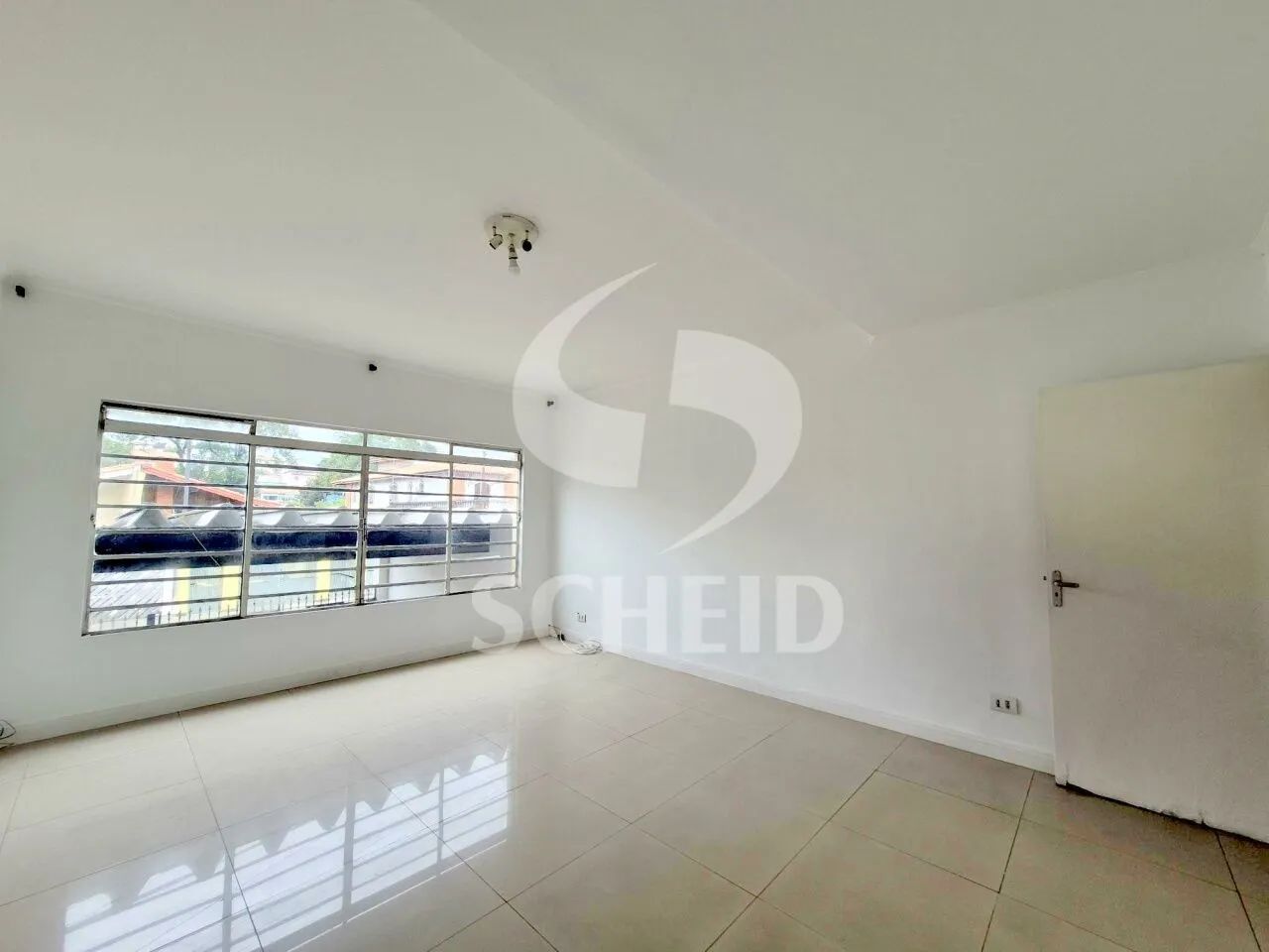 Sobrado a venda de 125,00m² útil, com 3 quartos e 2 vagas na Cidade Ademar