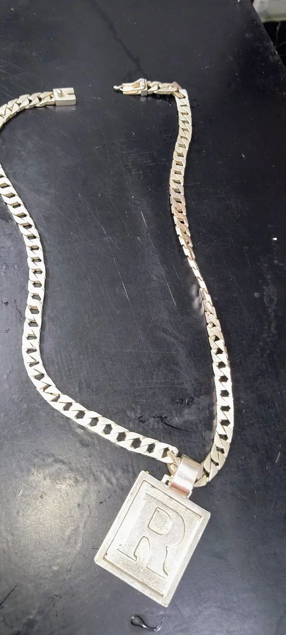Vendo cordão de prata em excelente estado 