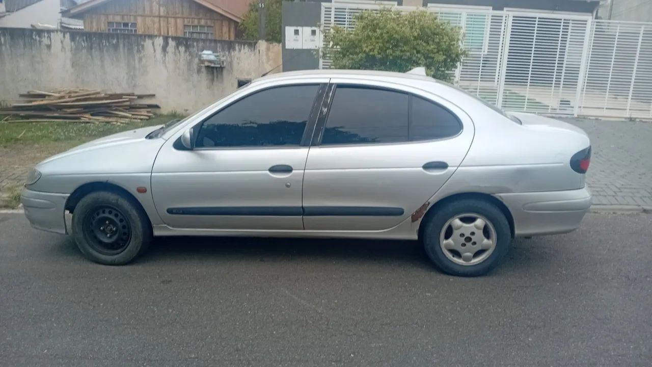 Renault Megane Hatch RXE 2.0 1998
