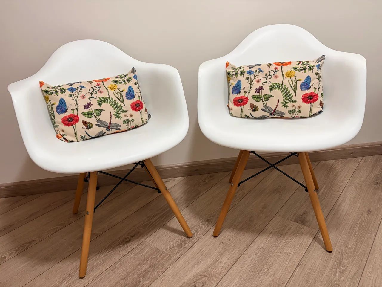 Kit com duas cadeiras estilo Charles Eames - Foto 4