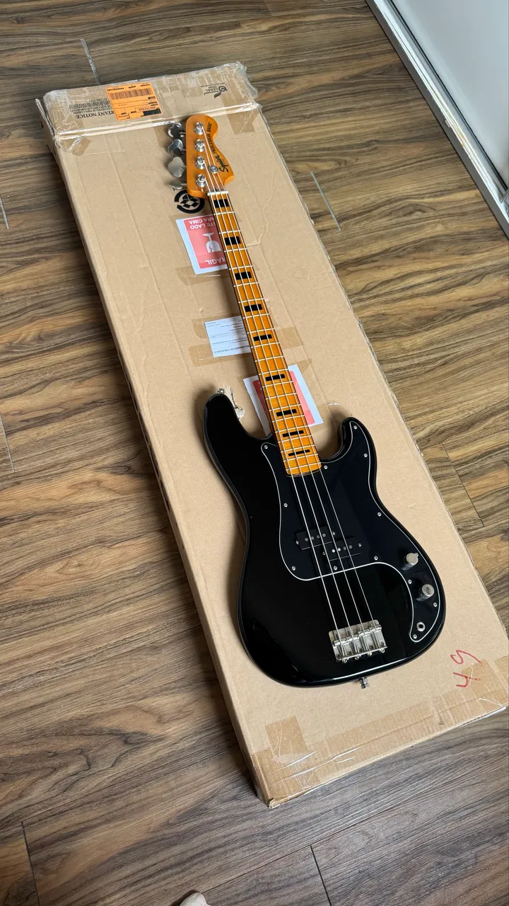 fender squier precision