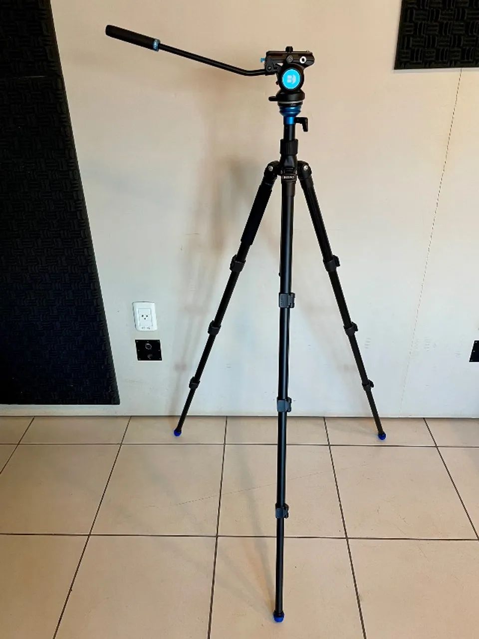 Tripé Benro A2883fs4pro 2 Em 1 Com Cabeça Hidráulica Até 165cm - Foto 2