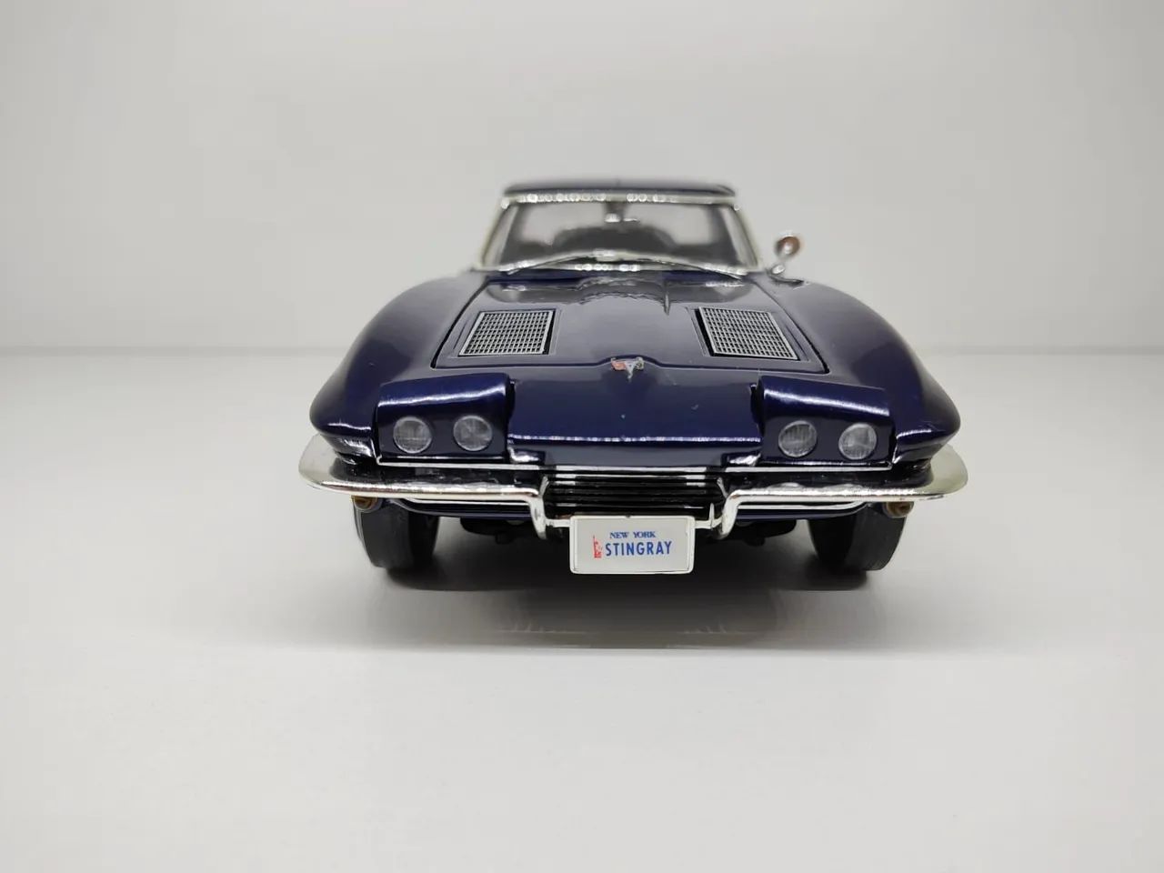 Miniatura Corvette Sting Ray Split Window Coupê 1963 1/18 - Foto 3
