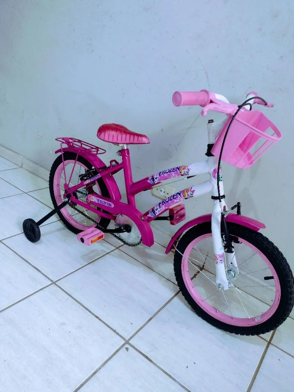 Bicicleta aro 16 Frozen impecável  - Foto 4