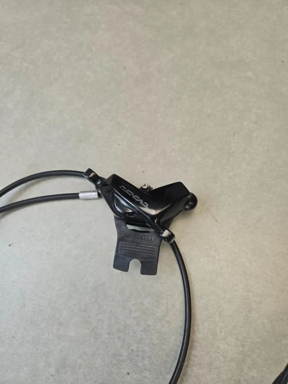 Freios SRAM Code Stealth com Pastilhas Novas - Foto 5