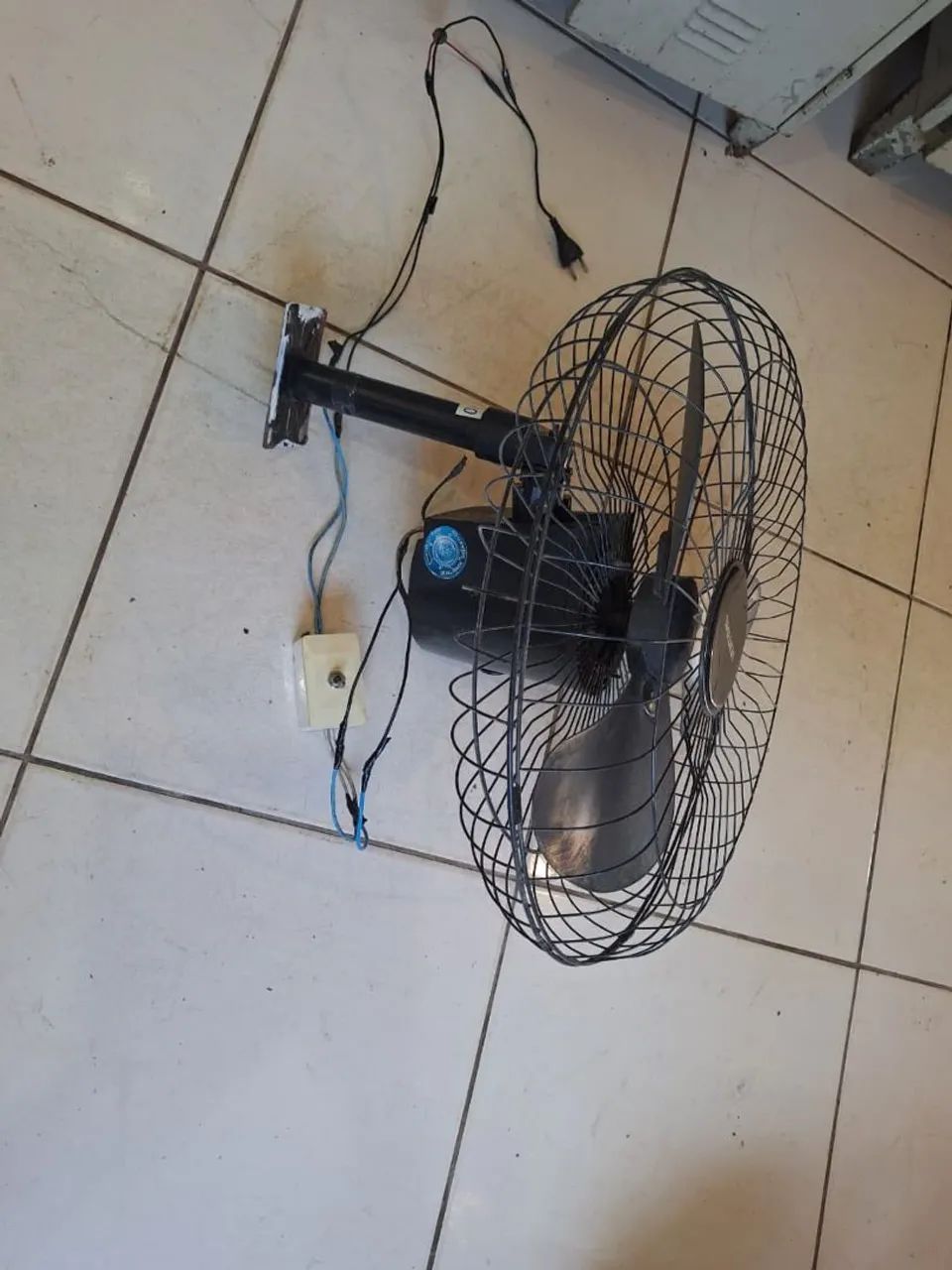 Ventilador de parede 220v funcionando perfeitamente  - Foto 4