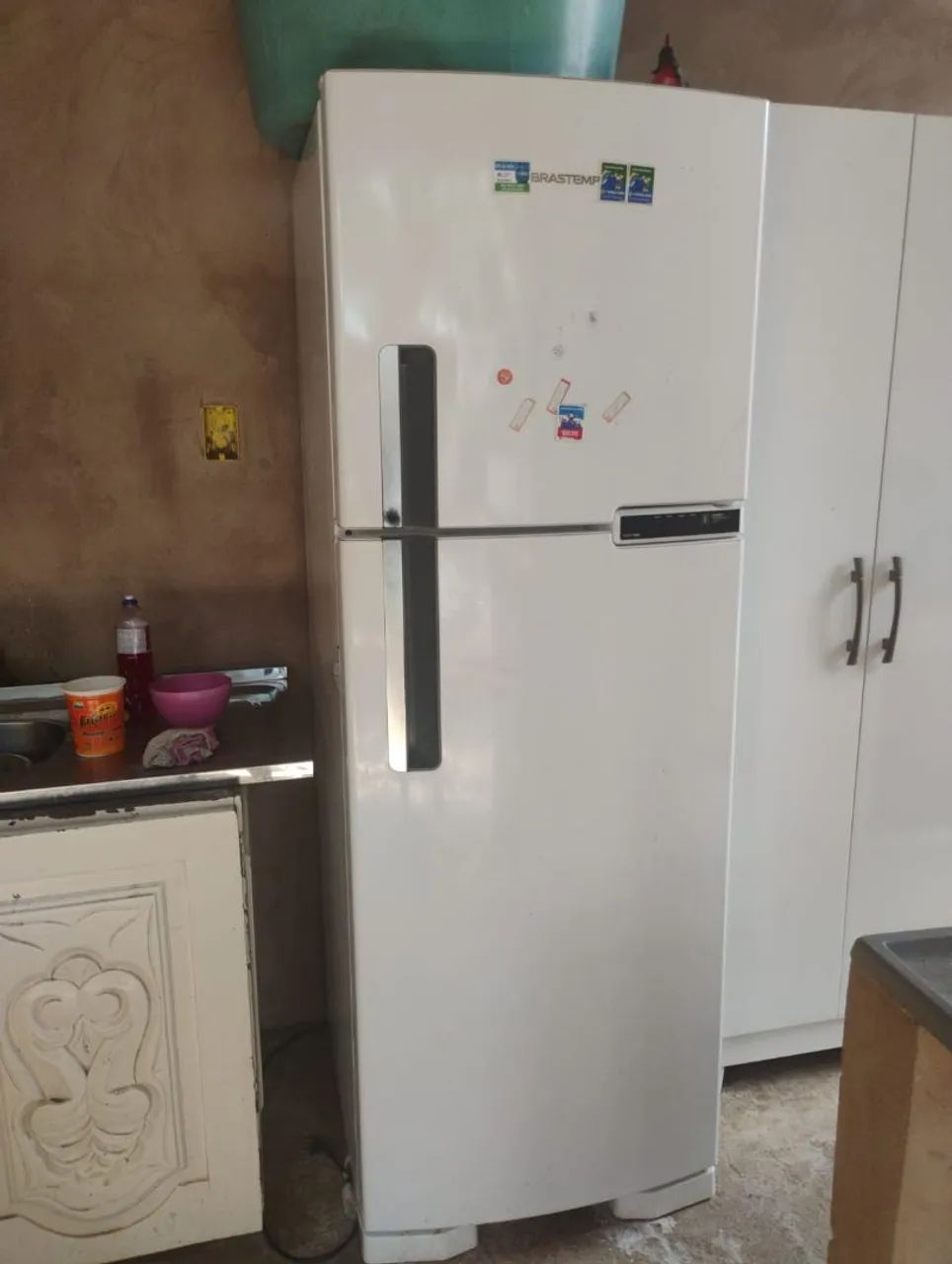 Vende-se uma geladeira 