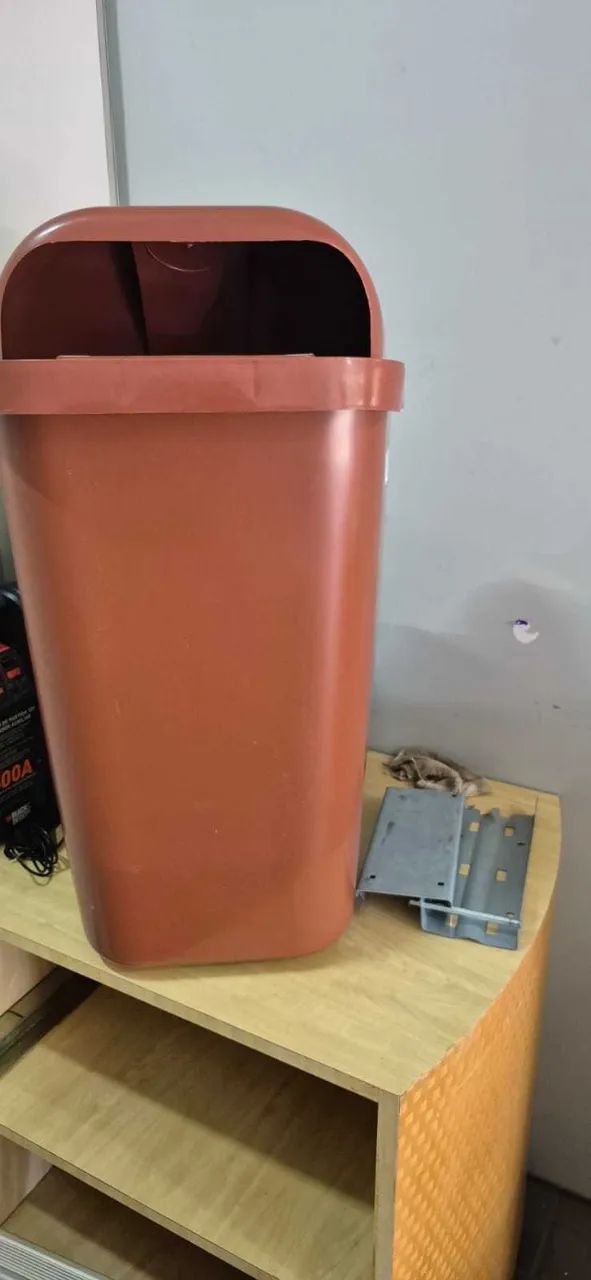 Lixeira Plástica para Suporte 50 Litros Marrom - Foto 5