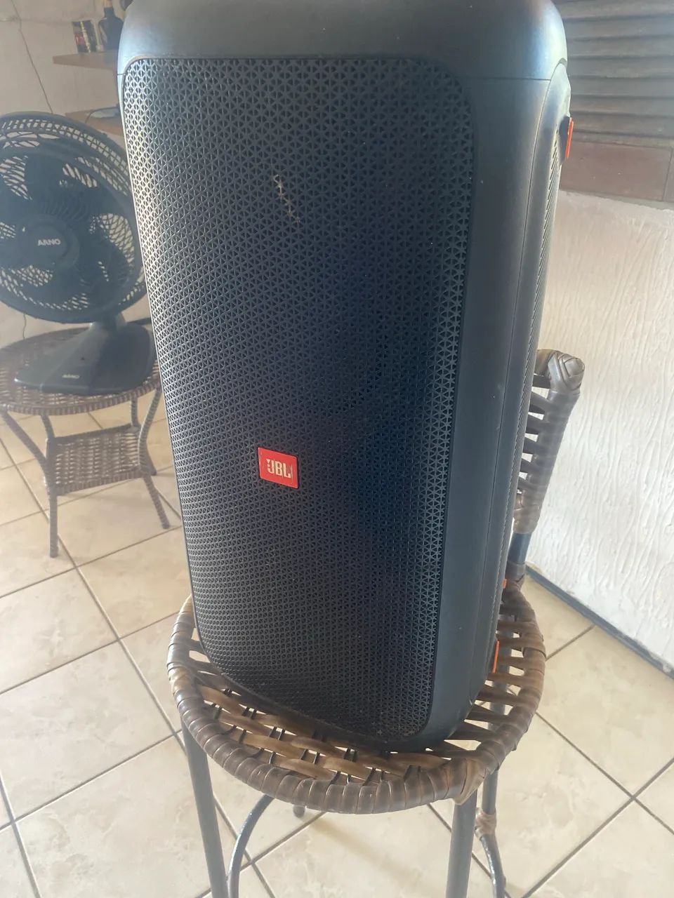 Caixa jbl partbox 100