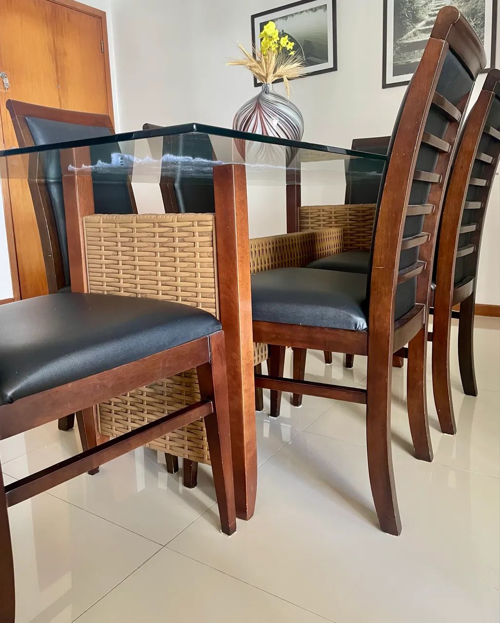 Conjunto de mesa e cadeiras em madeira  - Foto 3