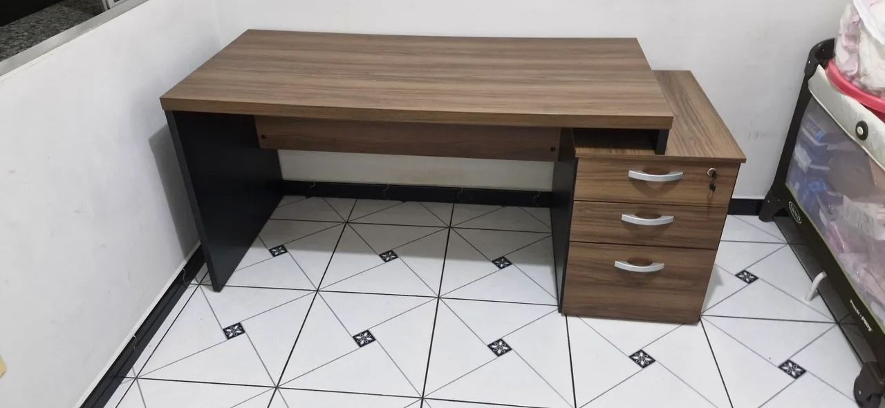 Mesa de escritório com gaveteiro - Foto 5