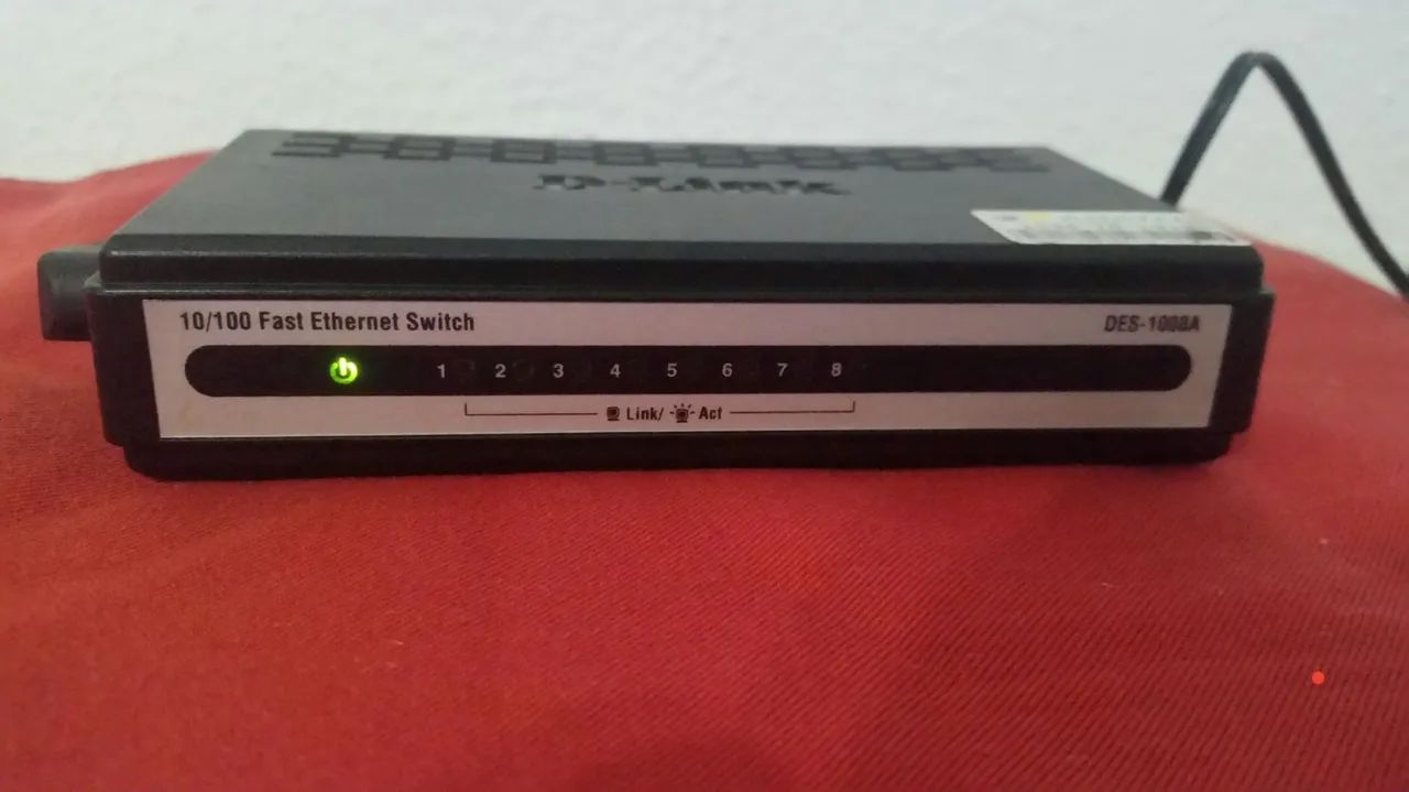 Switch de Rede 10/100 Fast Ethernet DES-1008A405755349341327360