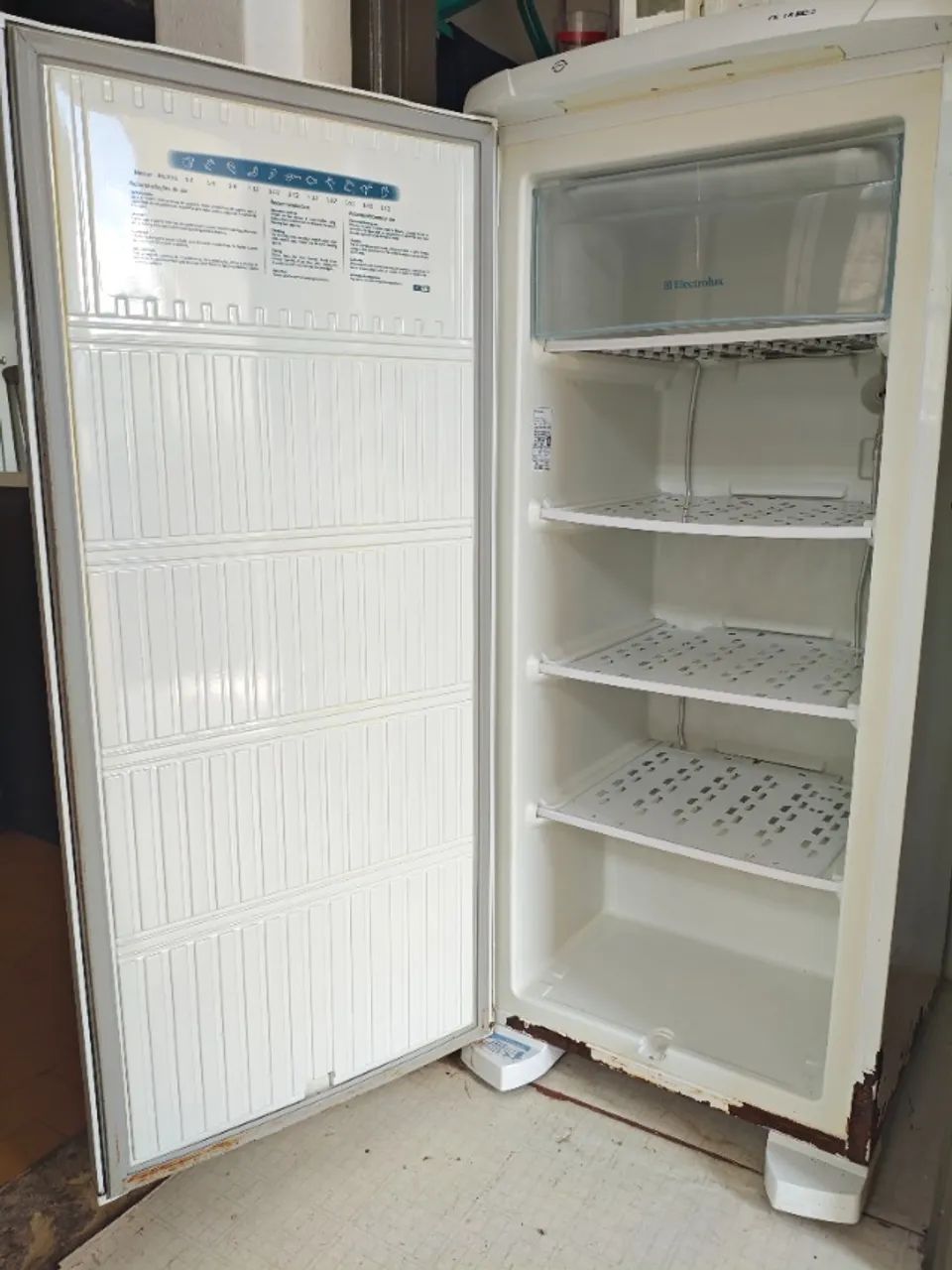 Freezer Vertical Eletrolux FE18  - Foto 2