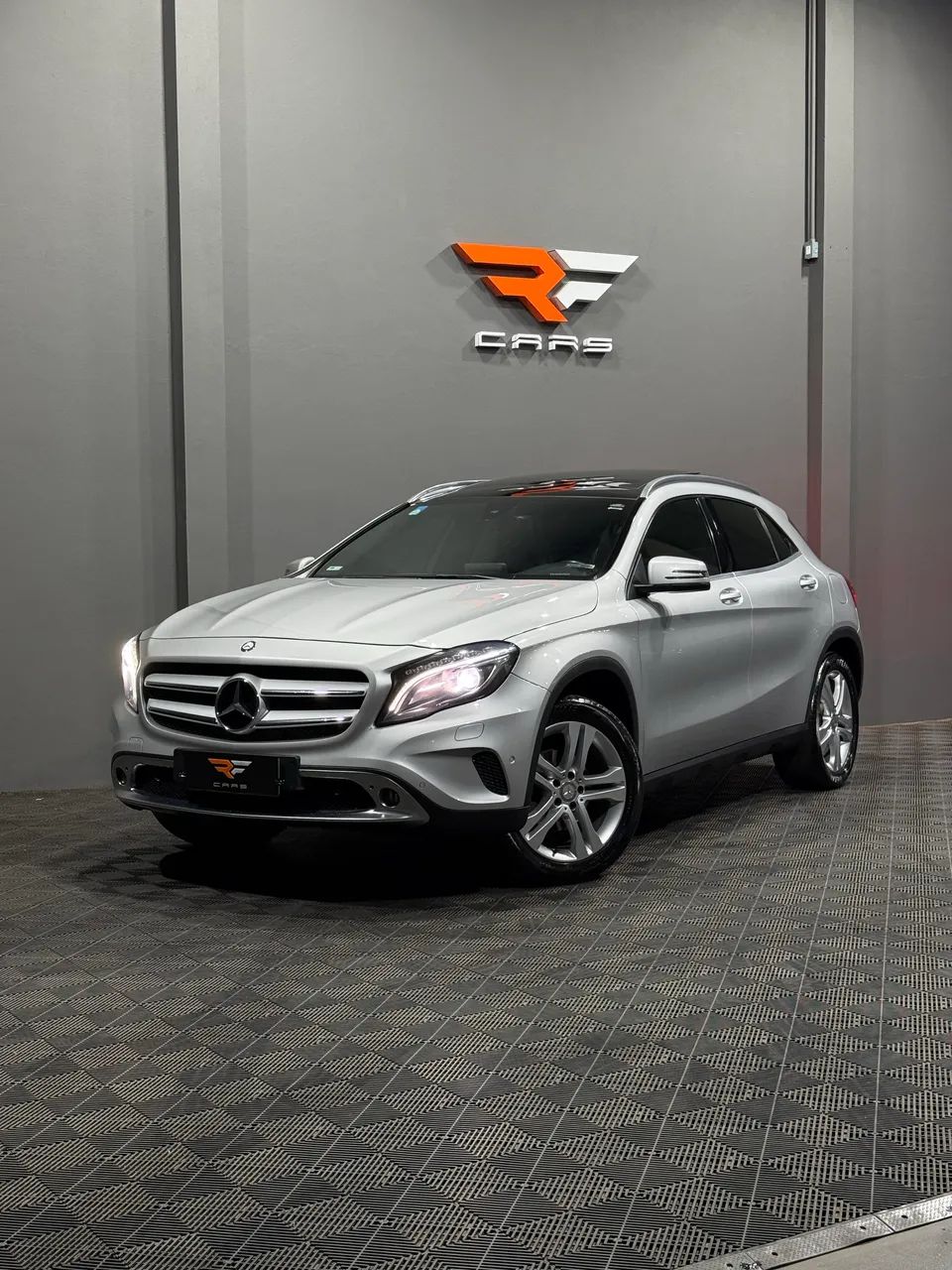 Mercedes-Benz GLA 200 Adv. 1.6/1.6 TB 16V Flex Aut. 2016