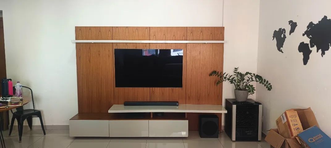 Painel com rack integrado largura 2,20 altura 1,80