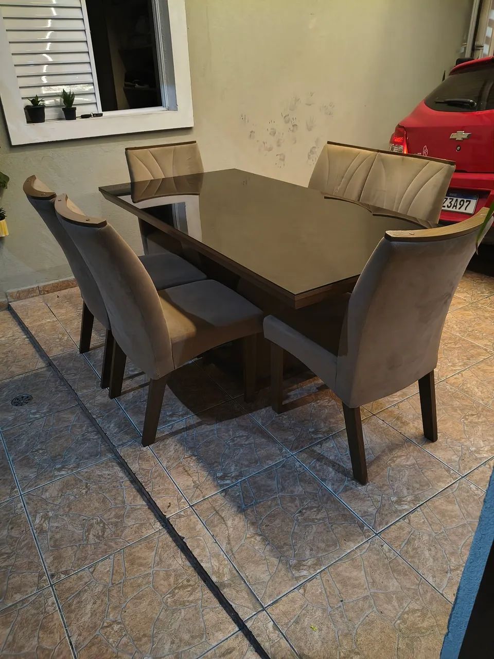 Mesa com tampo de vidro, 6 cadeiras estofadas! - Foto 4
