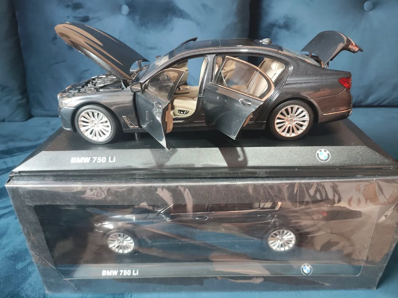 Miniatura 1.18 Porsche 911 Carrera RSR Turbo 2.1 1974 Autoart