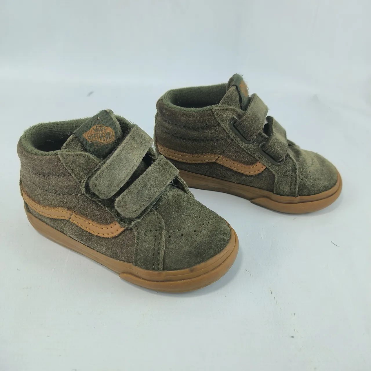 Tênis Vans infantil 19 / 20 verde militar em camurça estilo botinha fechamento velcro