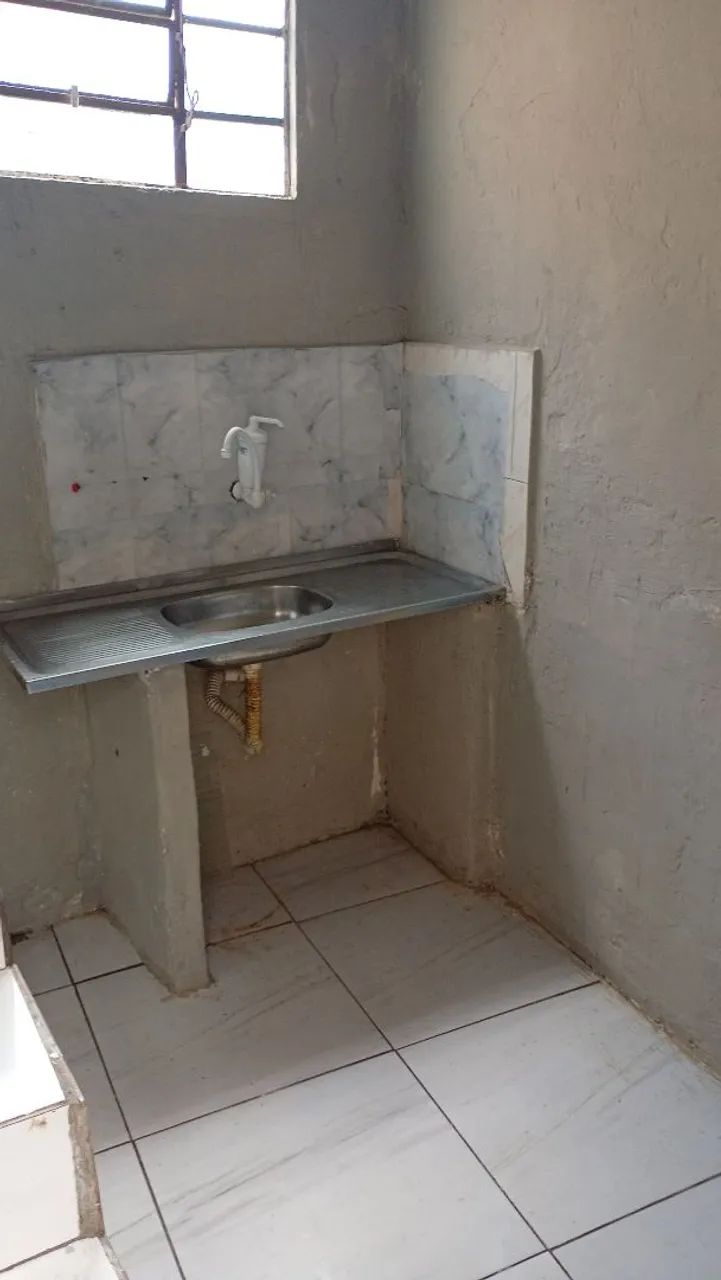 Alugou uma casa de dois quartos e uma kitnet  - Foto 4
