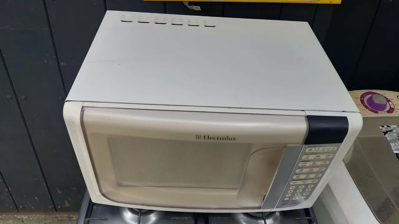 Microondas Eletrolux em ótimo estado  - Foto 3