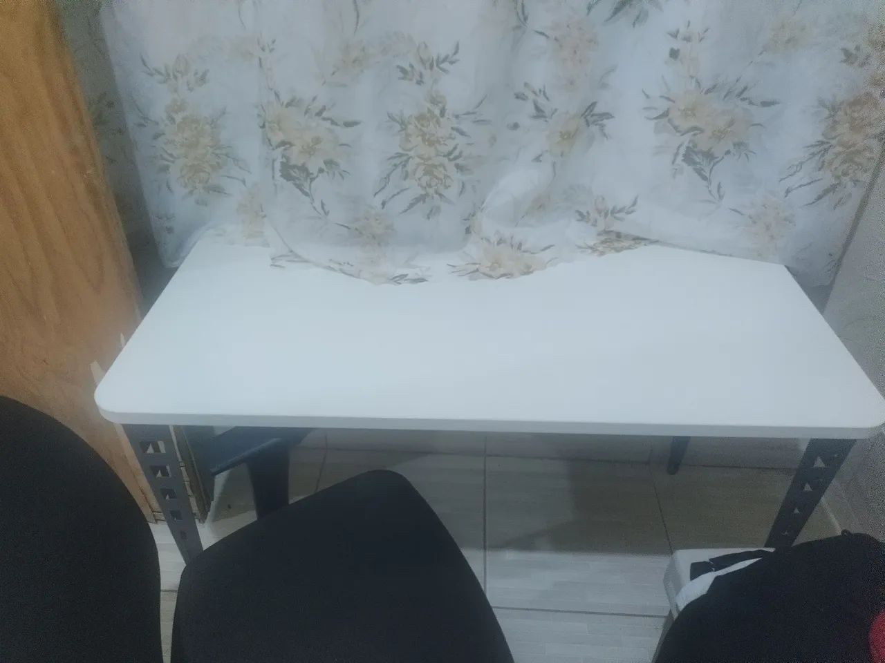 Mesa e cadeira giratória 