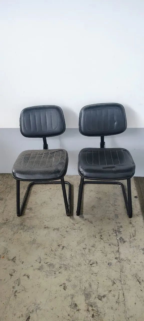 Cadeiras em couro, bom estado