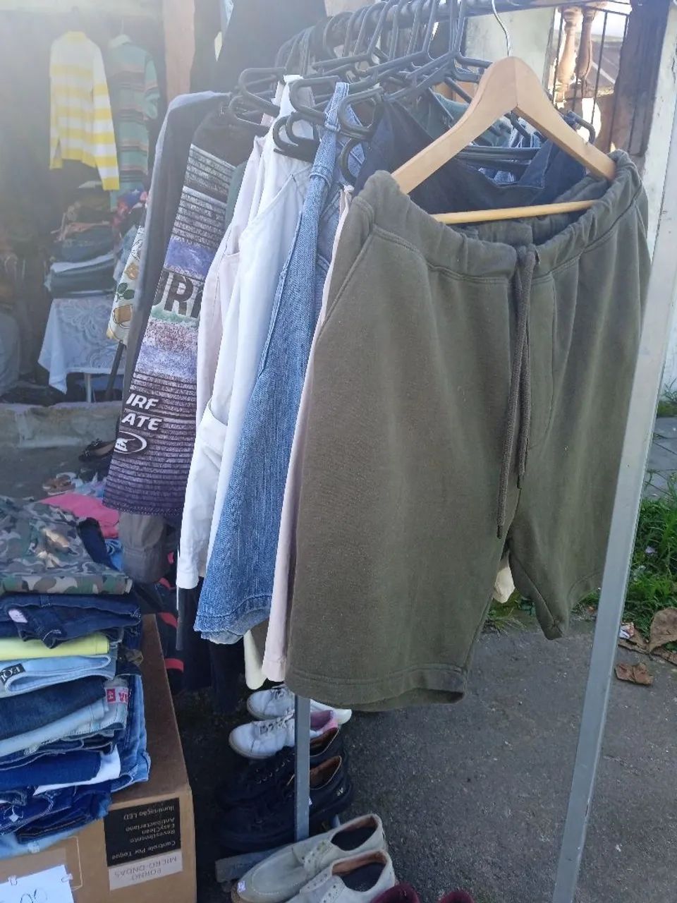 Roupas seminovas - Foto 4