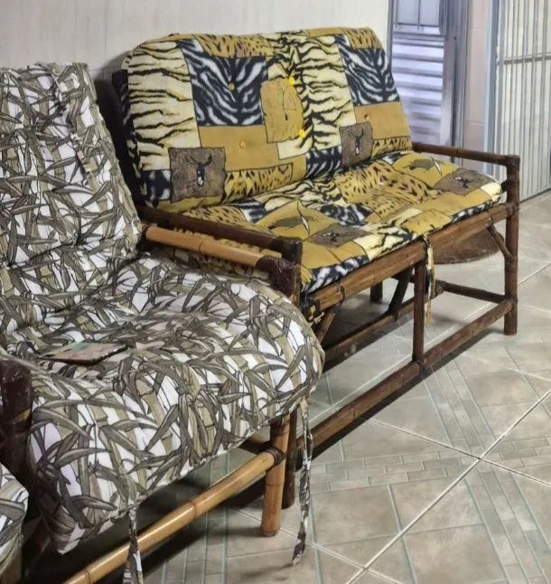 Conjunto de cadeiras de bambu