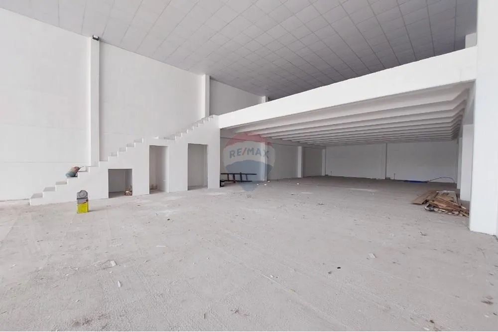 "Ponto Comercial Ideal em RS: 700m² Disponível" - Foto 4