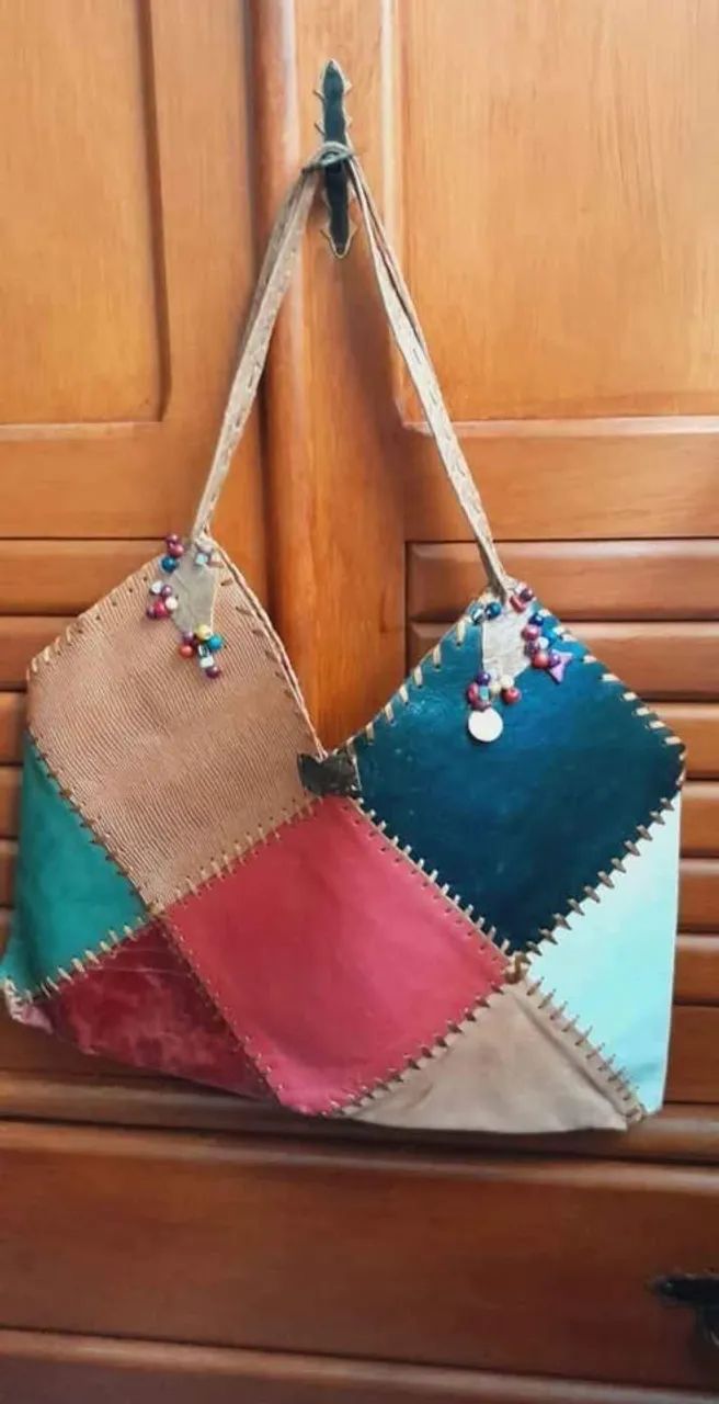 Bolsa Folk Artesanal de couro. - Foto 2