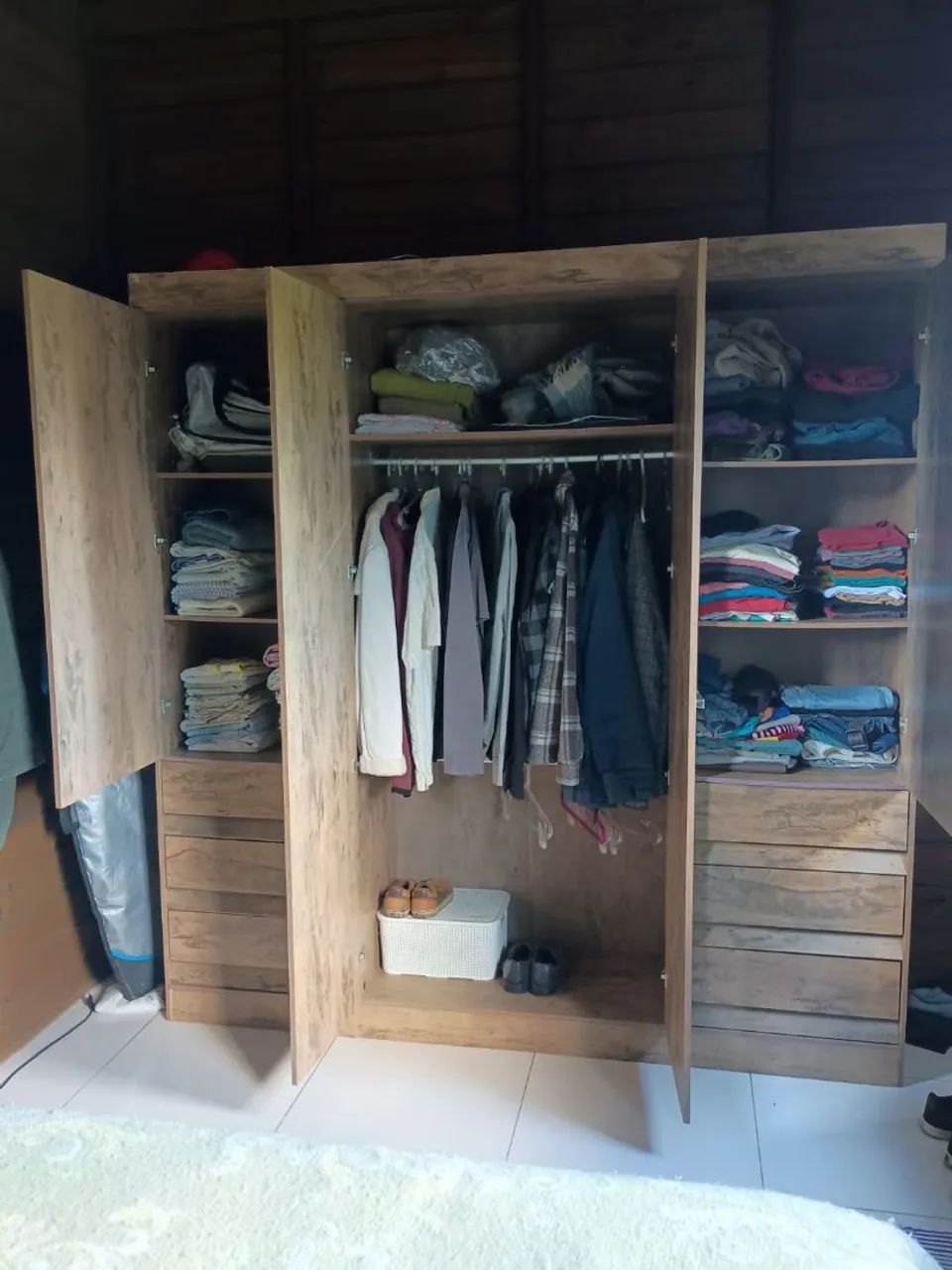 Guarda Roupa Casal amadeirado em ótimo estado  - Foto 2