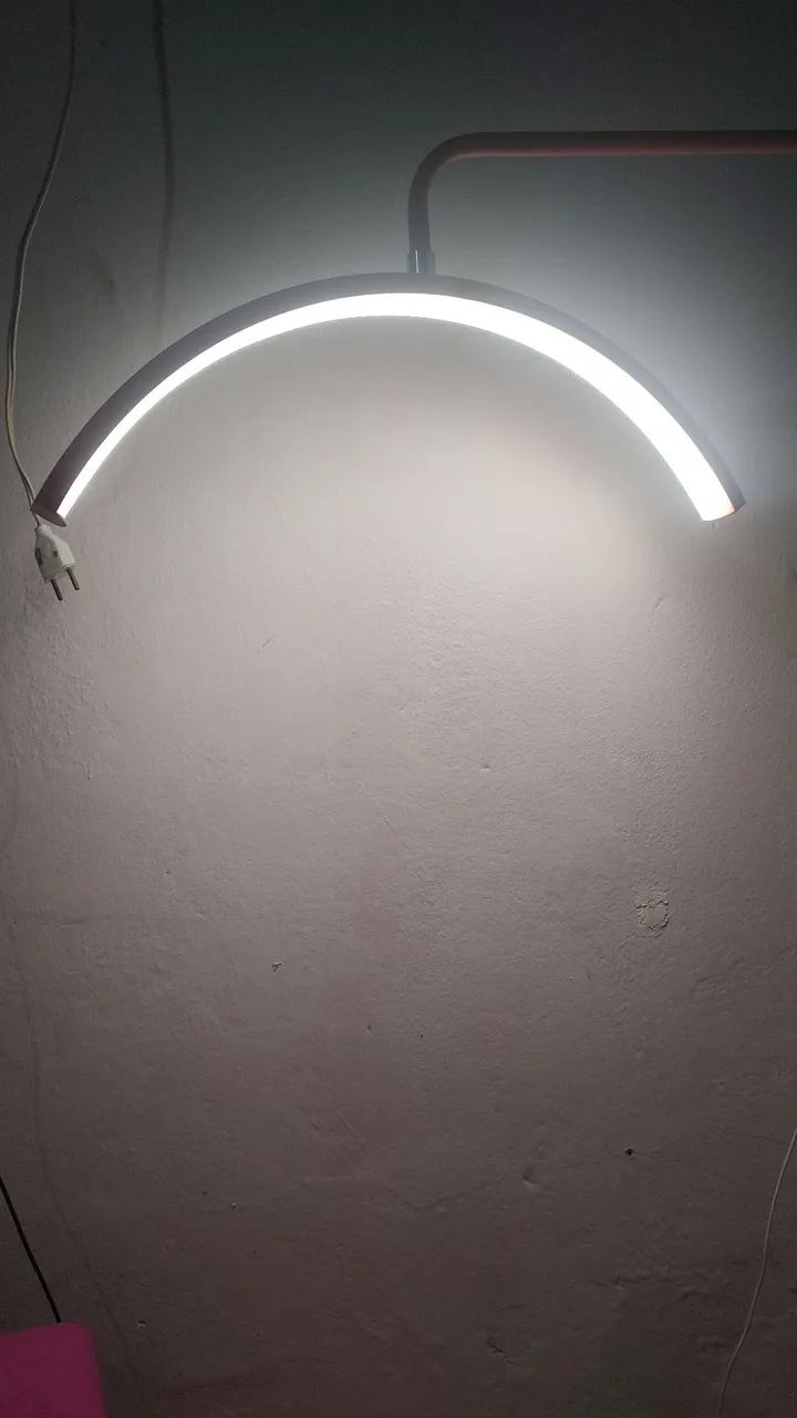 Vendo luminária meia lua - Foto 2
