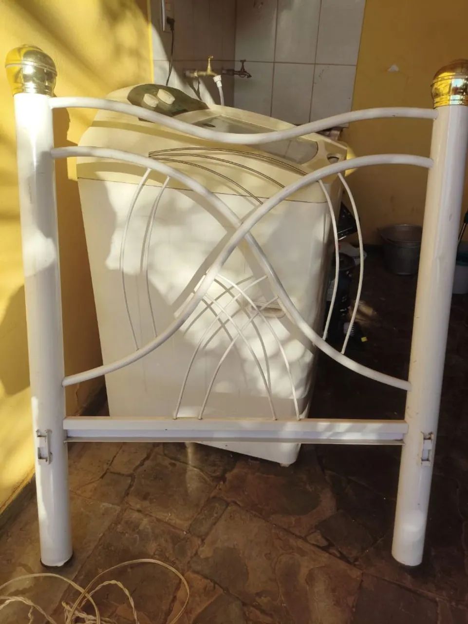 Armação de cama solteiro , sair rápido!!