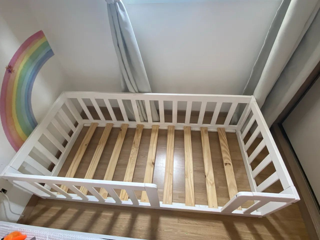 Mini cama montessoriana- madeira maciça + colchão  - Foto 4