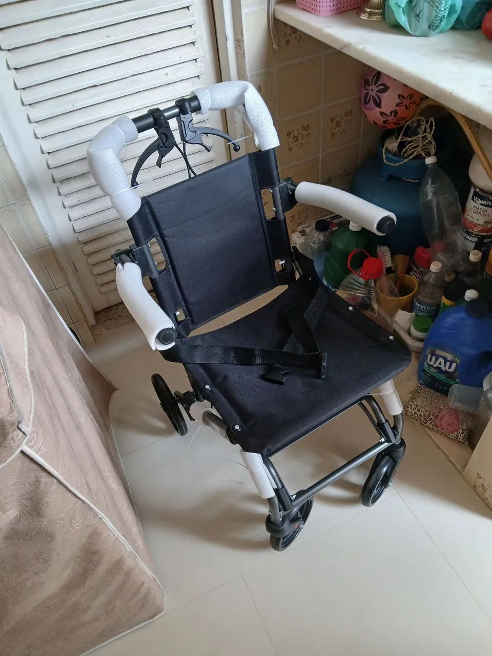 Cadeira de rodas, assento de silicone e cadeira de banho novos. - Foto 5