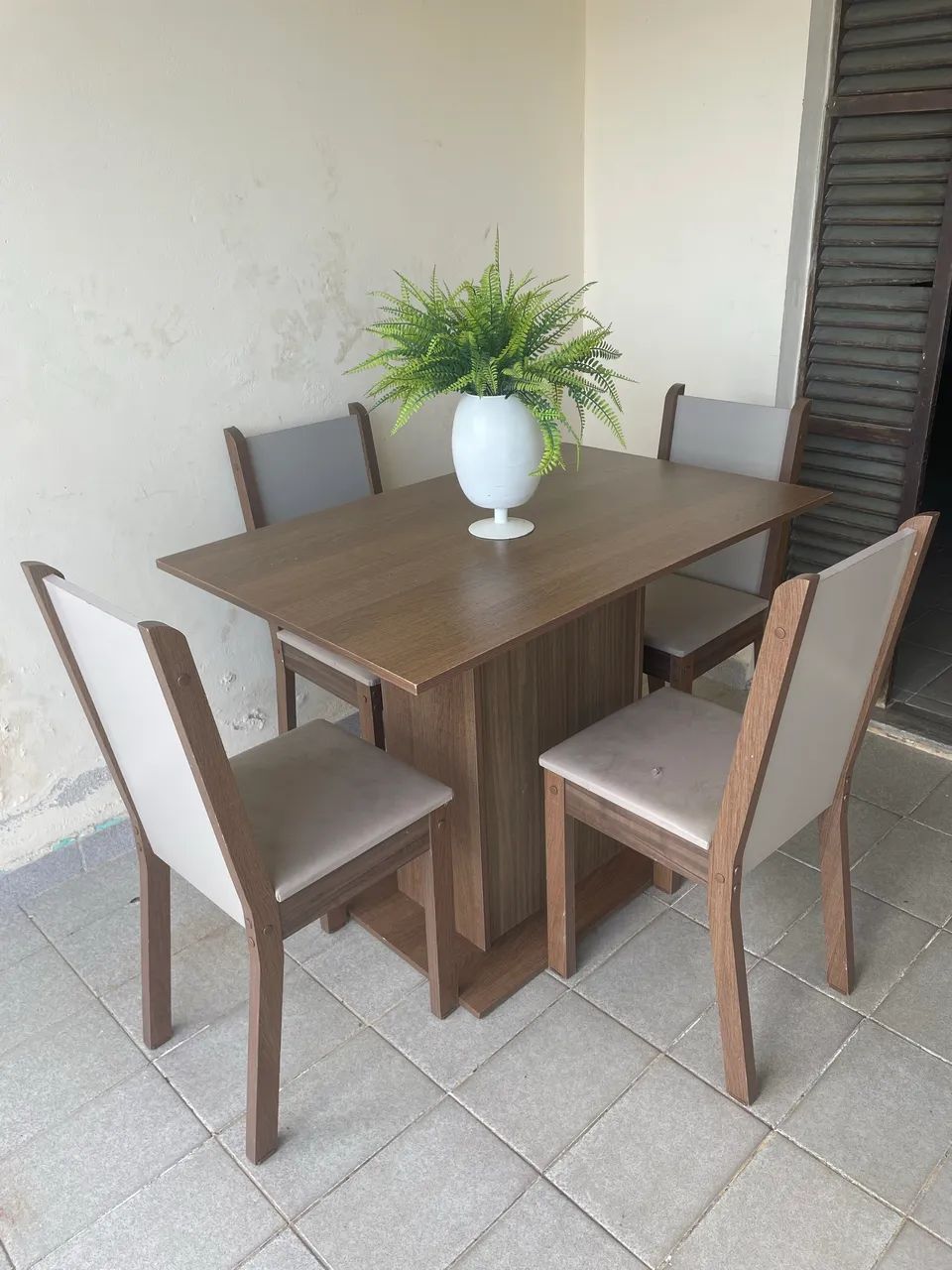 Mesa MDF c 4 cadeiras  - Foto 2