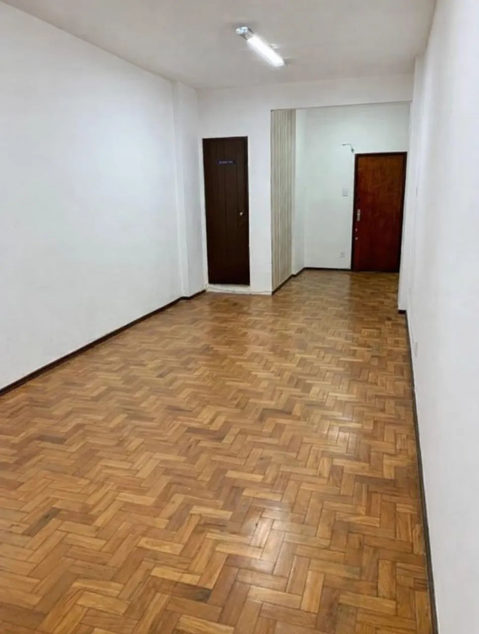 Sala ampla com 34m² e banheiro.  - Foto 2