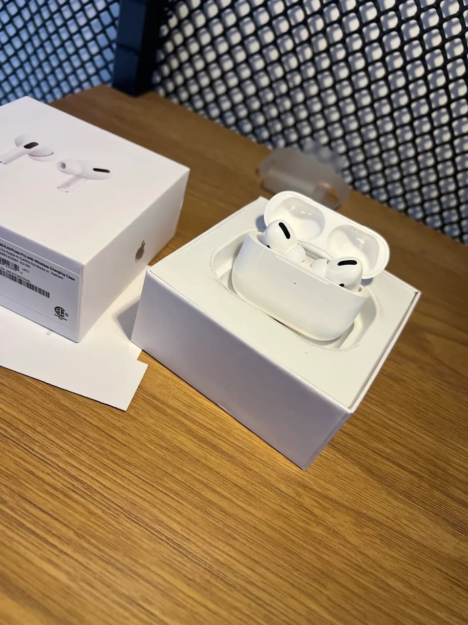 fone de ouvido airpods pro (2ª geração) com estojo de recarga magsafe (usb-c)  - Foto 2