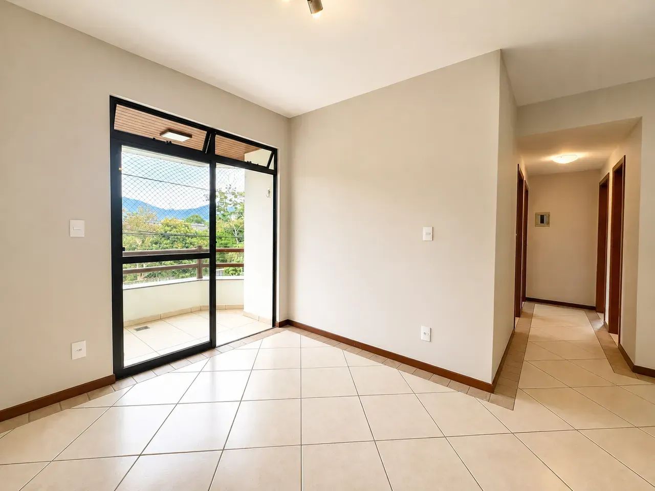 Imóvel para aluguel possui 82 metros quadrados com 3 quartos - Foto 4