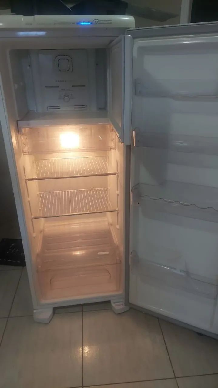 Geladeira Electrolux rfe39 - usada - Foto 4