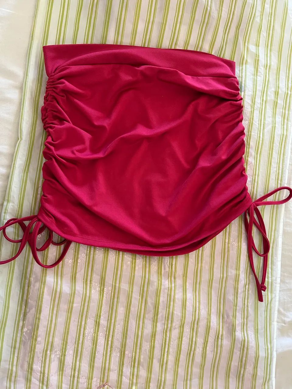 Saia vermelha com laços do lado  - Foto 2