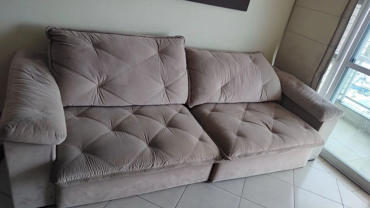Sofá retrátil bege em tecido Suede (2,80) - Foto 3